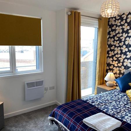 Central 2 Bed Newly Built Duplex Penthouse With Free Gated, On-Site Parking, Lift Access, Self Check-In, Super Fast Wifi, Two Cathedral View Terraces & Sleeps 6 Peterborough Buitenkant foto