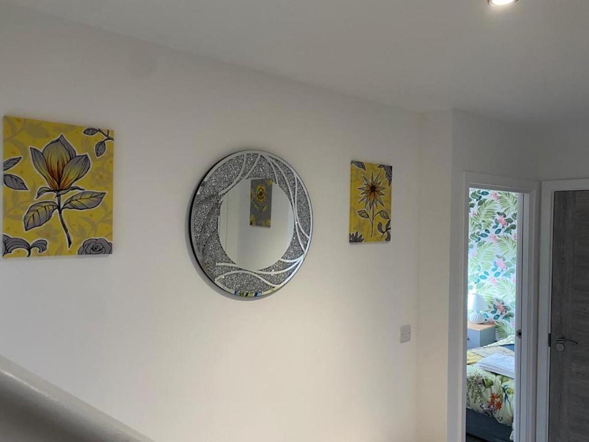 Central 2 Bed Newly Built Duplex Penthouse With Free Gated, On-Site Parking, Lift Access, Self Check-In, Super Fast Wifi, Two Cathedral View Terraces & Sleeps 6 Peterborough Buitenkant foto