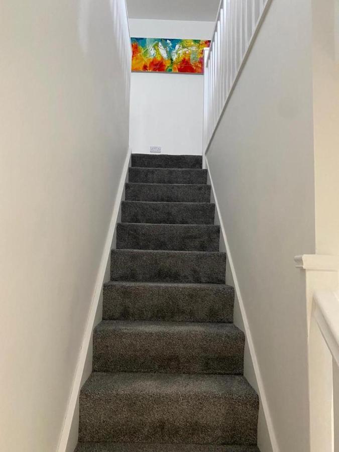 Central 2 Bed Newly Built Duplex Penthouse With Free Gated, On-Site Parking, Lift Access, Self Check-In, Super Fast Wifi, Two Cathedral View Terraces & Sleeps 6 Peterborough Buitenkant foto