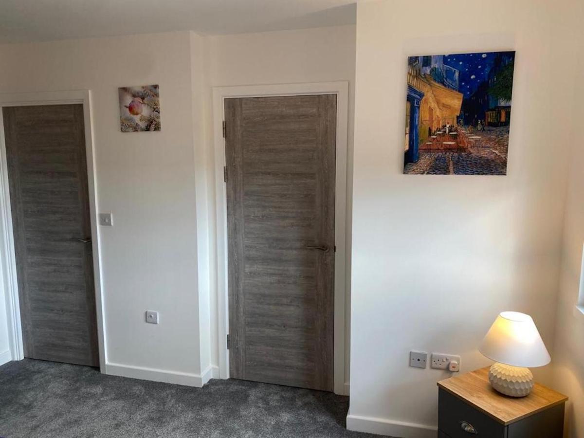Central 2 Bed Newly Built Duplex Penthouse With Free Gated, On-Site Parking, Lift Access, Self Check-In, Super Fast Wifi, Two Cathedral View Terraces & Sleeps 6 Peterborough Buitenkant foto