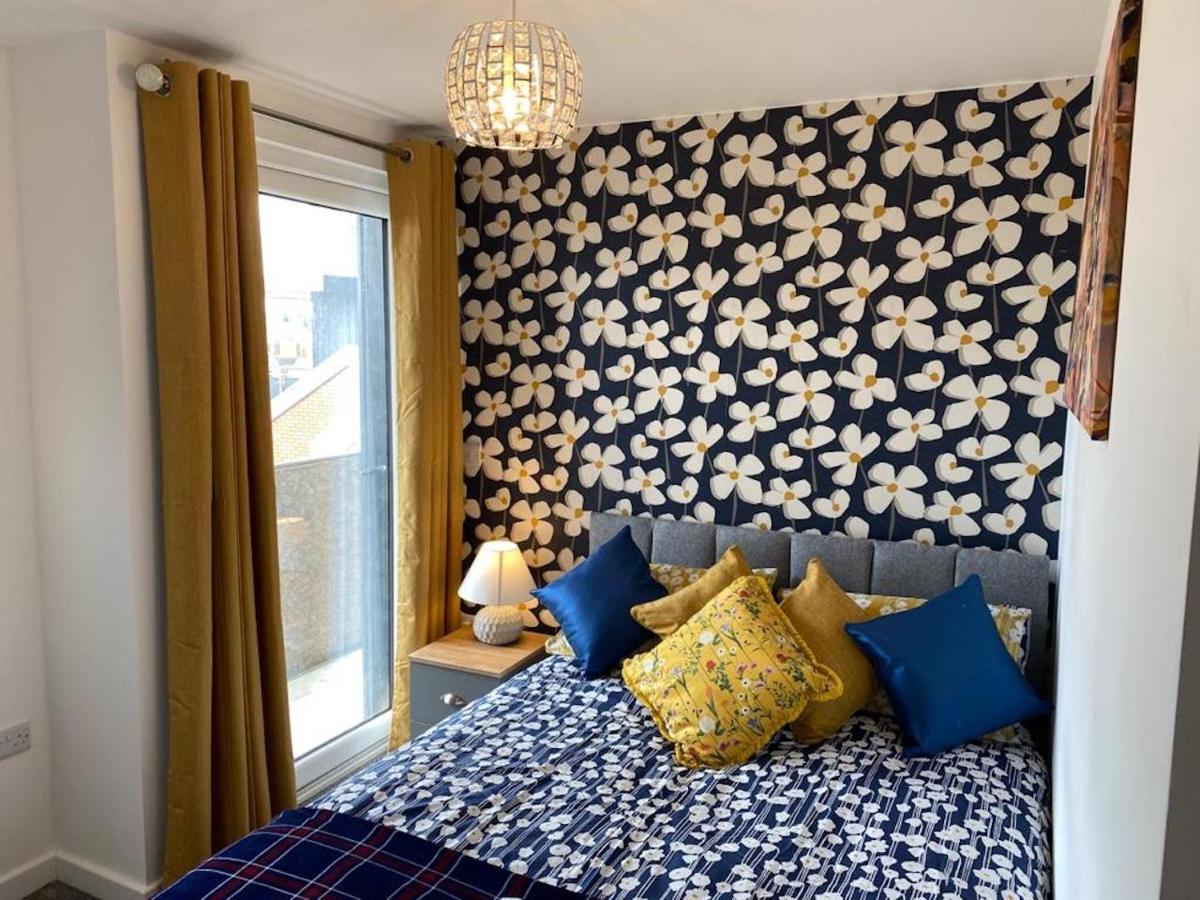 Central 2 Bed Newly Built Duplex Penthouse With Free Gated, On-Site Parking, Lift Access, Self Check-In, Super Fast Wifi, Two Cathedral View Terraces & Sleeps 6 Peterborough Buitenkant foto