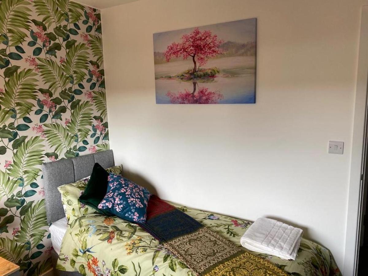 Central 2 Bed Newly Built Duplex Penthouse With Free Gated, On-Site Parking, Lift Access, Self Check-In, Super Fast Wifi, Two Cathedral View Terraces & Sleeps 6 Peterborough Buitenkant foto